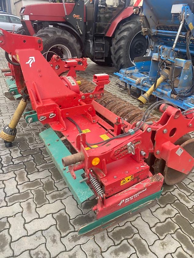 Kverneland NG-M 101 mit Kerner Walze