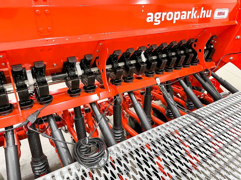 Gaspardo Nina 300 seed drill, 3 m working width, 500 liter seed hopper, 12 cm row spacing, track eradicator