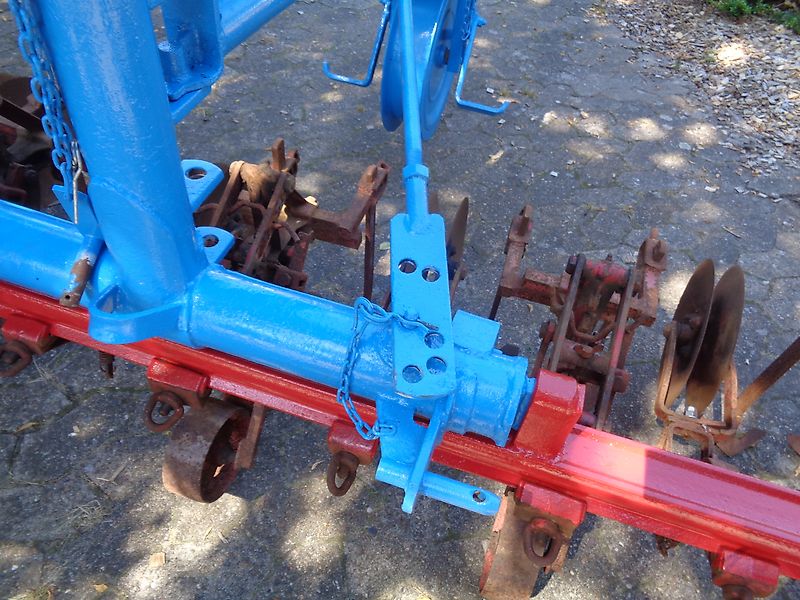 Rau Hackgerät 6 reihig mit Exaktsteuerung Hackschutzscheiben je Reihe 3 Hackschare alleArbeitswerkzeuge Stufenlos Verstellbar