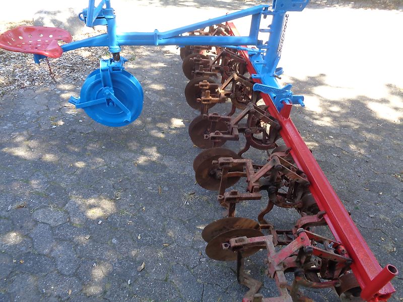 Rau Hackgerät 6 reihig mit Exaktsteuerung Hackschutzscheiben je Reihe 3 Hackschare alleArbeitswerkzeuge Stufenlos Verstellbar