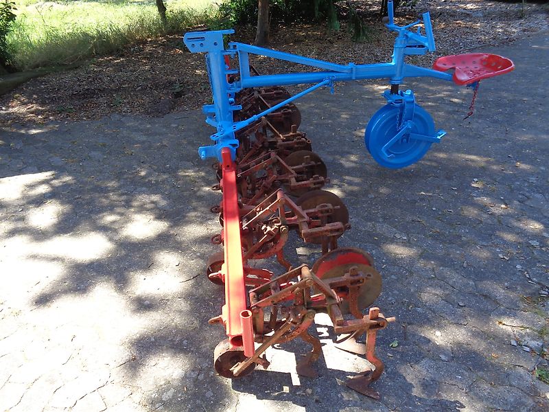 Rau Hackgerät 6 reihig mit Exaktsteuerung Hackschutzscheiben je Reihe 3 Hackschare alleArbeitswerkzeuge Stufenlos Verstellbar