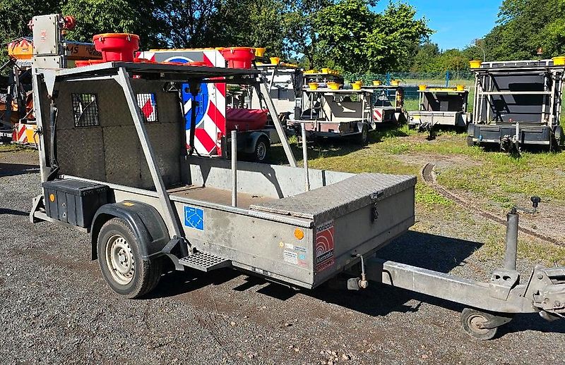 Horizont LED Absperrtafel VZ616 FAT Verkehrsleittafel Verkehrssicherungsanhänger Sperrwand Nissen Trebbiner