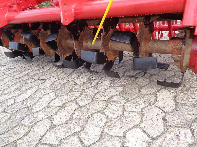 Howard Howard Sämavator 235 cm Arbeitsbreite in Topzustand Frässmesser 100 Prozent mit Pakerwalze ideal zur Direktsaat in Grünland & Ackerland mit Breitsaatausläufen bzw. engen Saatrillen