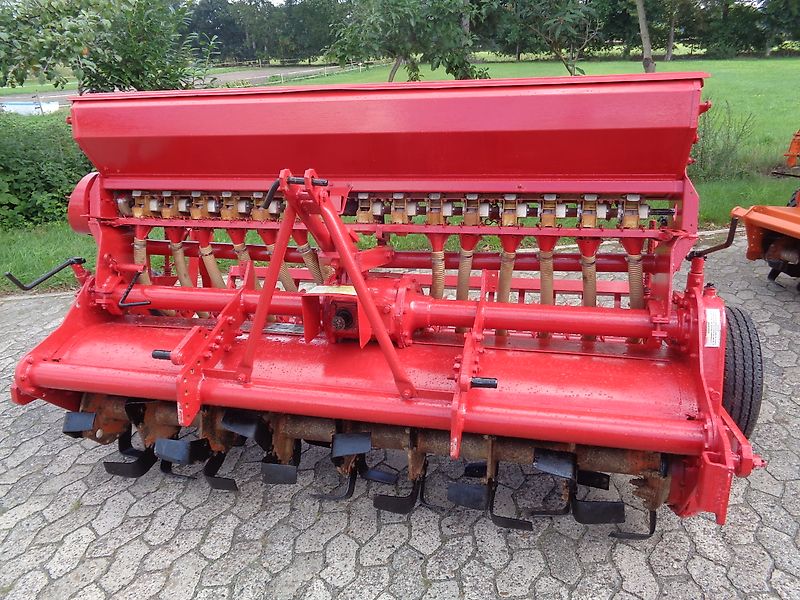 Howard Howard Sämavator 235 cm Arbeitsbreite in Topzustand Frässmesser 100 Prozent mit Pakerwalze ideal zur Direktsaat in Grünland & Ackerland mit Breitsaatausläufen bzw. engen Saatrillen