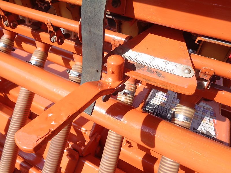 Howard Howard Sämavator 235 cm Arbeitsbreite in Topzustand Frässmesser 100 Prozent mit Pakerwalze ideal zur Direktsaat in Grünland & Ackerland mit Breitsaatausläufen bzw. engen Saatrillen