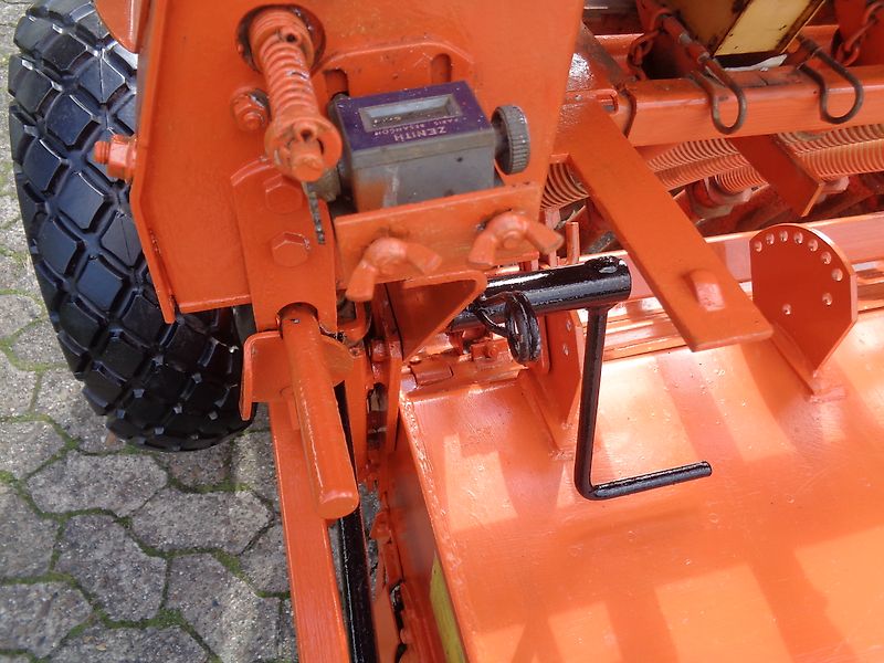 Howard Howard Sämavator 235 cm Arbeitsbreite in Topzustand Frässmesser 100 Prozent mit Pakerwalze ideal zur Direktsaat in Grünland & Ackerland mit Breitsaatausläufen bzw. engen Saatrillen