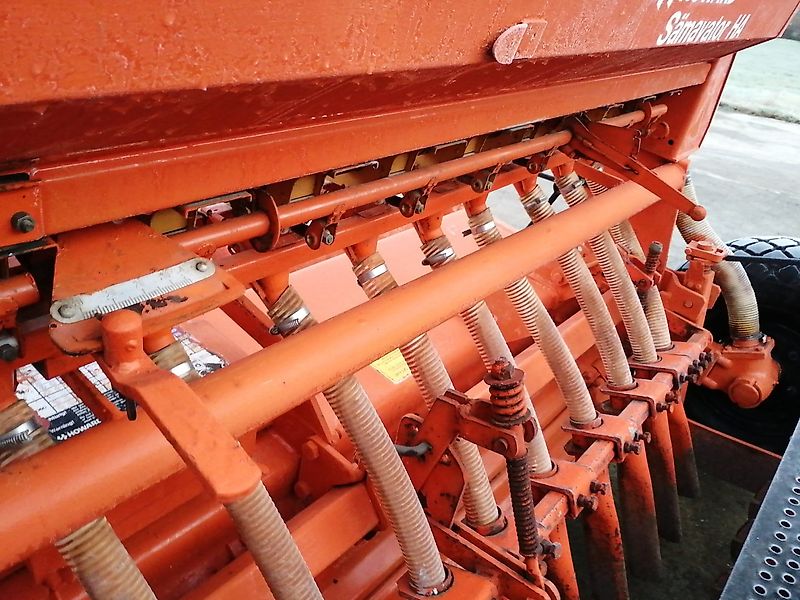 Howard Howard Sämavator 235 cm Arbeitsbreite in Topzustand Frässmesser 100 Prozent mit Pakerwalze ideal zur Direktsaat in Grünland & Ackerland mit Breitsaatausläufen bzw. engen Saatrillen