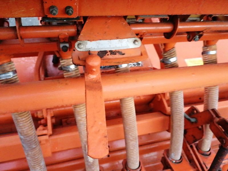 Howard Howard Sämavator 235 cm Arbeitsbreite in Topzustand Frässmesser 100 Prozent mit Pakerwalze ideal zur Direktsaat in Grünland & Ackerland mit Breitsaatausläufen bzw. engen Saatrillen