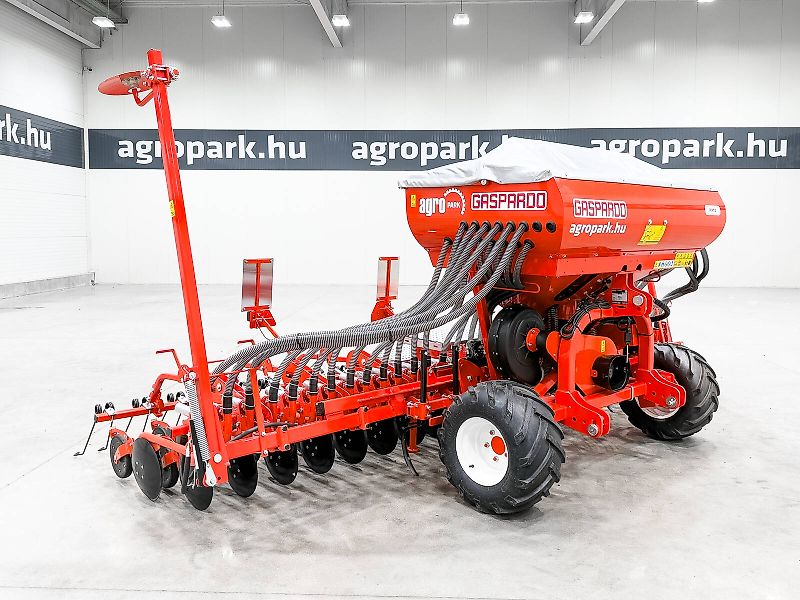 Gaspardo Pinta 450/36 4.5 m pneumatic seeder, 1,000 l seed hopper, hydraulic folding frame
