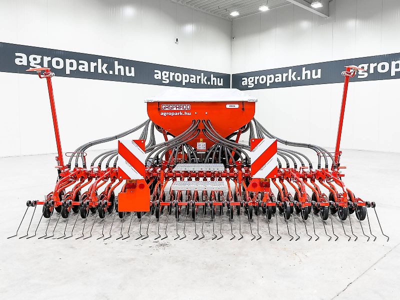 Gaspardo Pinta 450/36 4.5 m pneumatic seeder, 1,000 l seed hopper, hydraulic folding frame