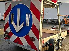 Horizont Trebbiner FA1 LRF 25.35 LED Absperrtafel Tandem Verkehrsleittafel FAT Verkehrssicherungsanhänger Nissen
