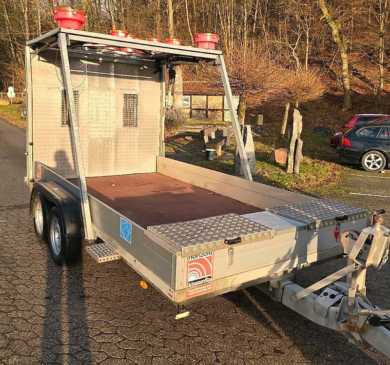 Horizont Trebbiner FA1 LRF 25.35 LED Absperrtafel Tandem Verkehrsleittafel FAT Verkehrssicherungsanhänger Nissen