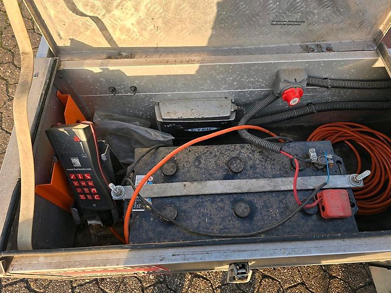 Horizont Trebbiner FA1 LRF 25.35 LED Absperrtafel Tandem Verkehrsleittafel FAT Verkehrssicherungsanhänger Nissen