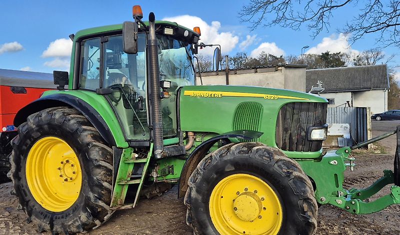 John Deere 6820