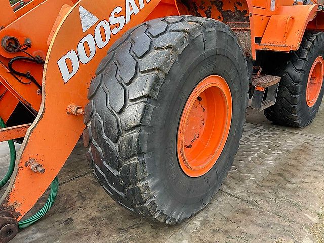 Doosan DL200