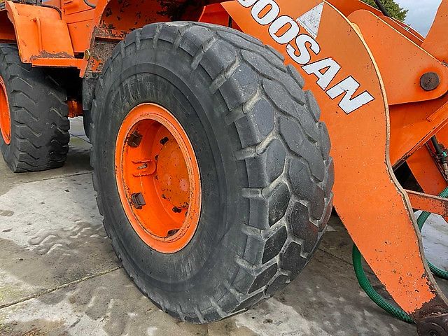Doosan DL200