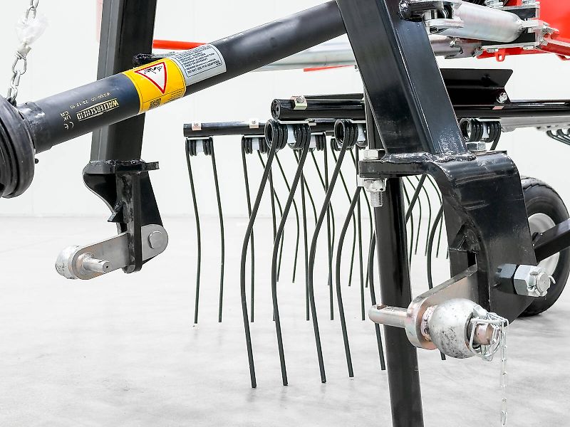 Gaspardo Ponente 420 4.15 m single-arm rake, 1.6 m swath width, working height adjustable from the cab