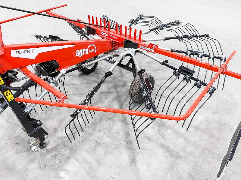 Gaspardo Ponente 420 4.15 m single-arm rake, 1.6 m swath width, working height adjustable from the cab