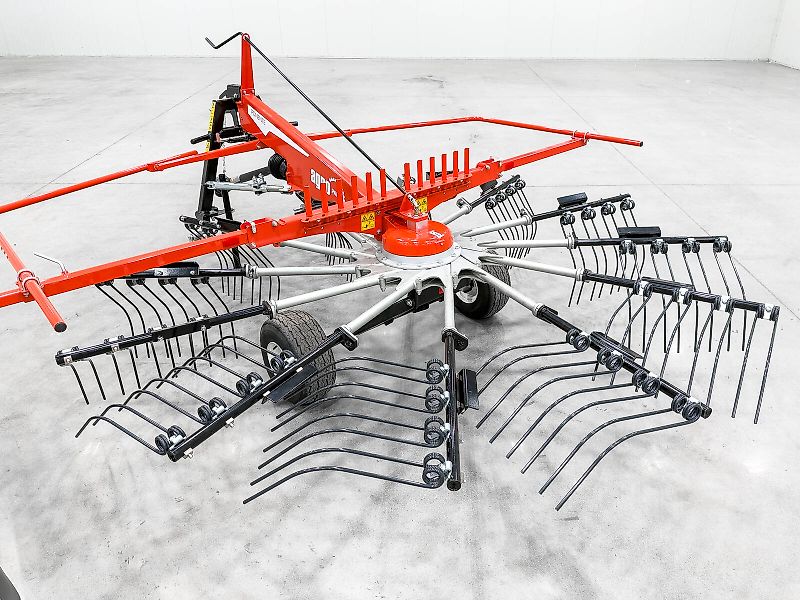 Gaspardo Ponente 420 4.15 m single-arm rake, 1.6 m swath width, working height adjustable from the cab