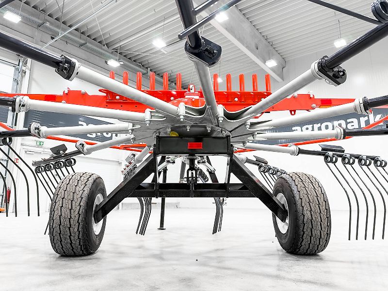 Gaspardo Ponente 420 4.15 m single-arm rake, 1.6 m swath width, working height adjustable from the cab