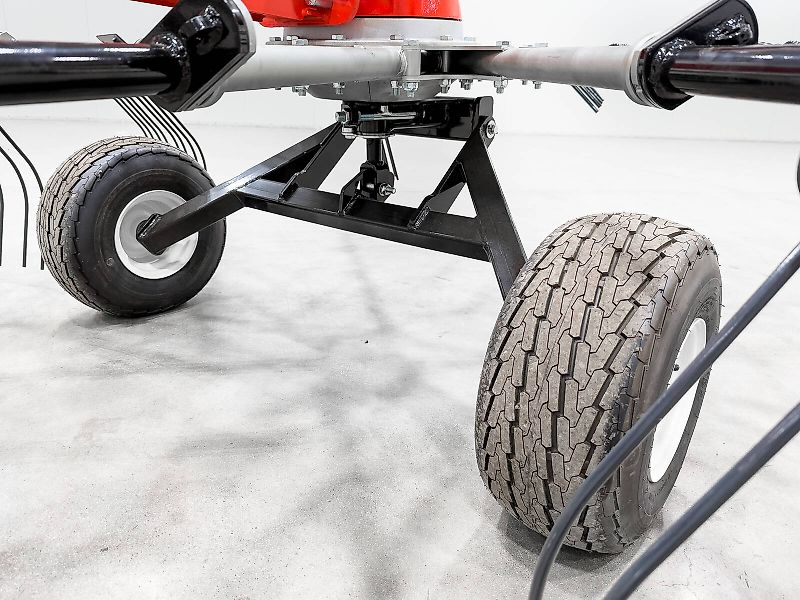 Gaspardo Ponente 420 4.15 m single-arm rake, 1.6 m swath width, working height adjustable from the cab