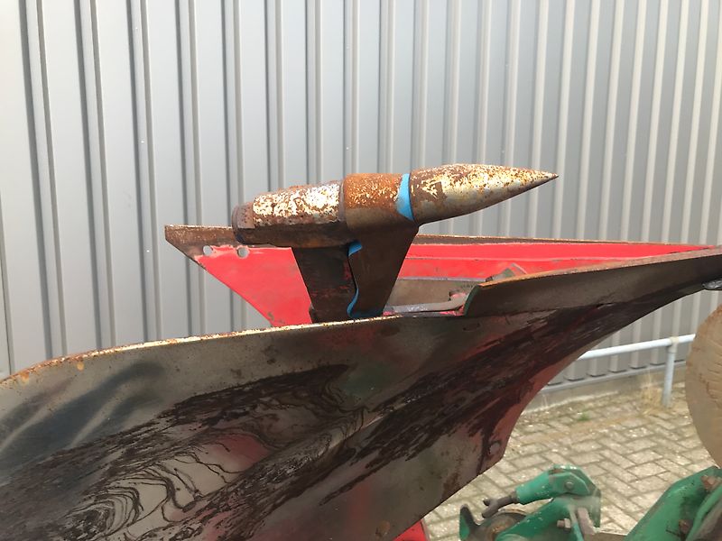 Kverneland LD85 4-schaar met vorenpakker