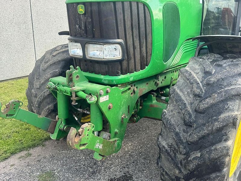 John Deere 6820
