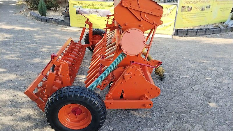 Howard Howard Rotavator 205 cm Bodenfräse mit Saatkasten & Pakerwalze zur Saatgutfixierung 13 Saatrohre drehbar als Breitsaat oder Reihensaatgutablage für 60 PS Schlepper Bodenfräse