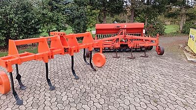 Howard Howard Sämavator Direktsaatgerät&Schutzvlies  Optional mit Vorbaugrubber 20 Saatrohren Drehbar für Breitsaatablage mit Pakerwalze zur Saatgutfixierung  Fahrgassenschaltung Hydraulische Ausführung Rotorklingen 100%