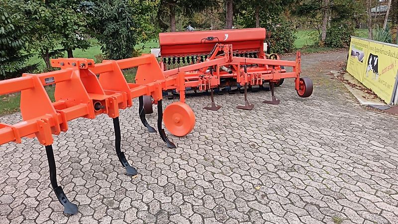 Howard Howard Sämavator Direktsaatgerät&Schutzvlies Optional mit Vorbaugrubber 20 Saatrohren Drehbar für Breitsaatablage mit Pakerwalze zur Saatgutfixierung Fahrgassenschaltung Hydraulische Ausführung Rotorklingen 100%