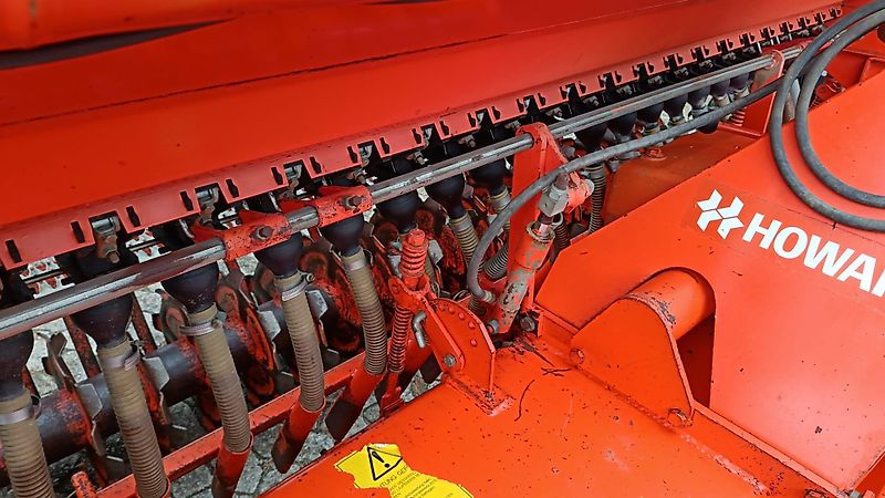 Howard Howard Sämavator Direktsaatgerät&Schutzvlies Optional mit Vorbaugrubber 20 Saatrohren Drehbar für Breitsaatablage mit Pakerwalze zur Saatgutfixierung Fahrgassenschaltung Hydraulische Ausführung Rotorklingen 100%