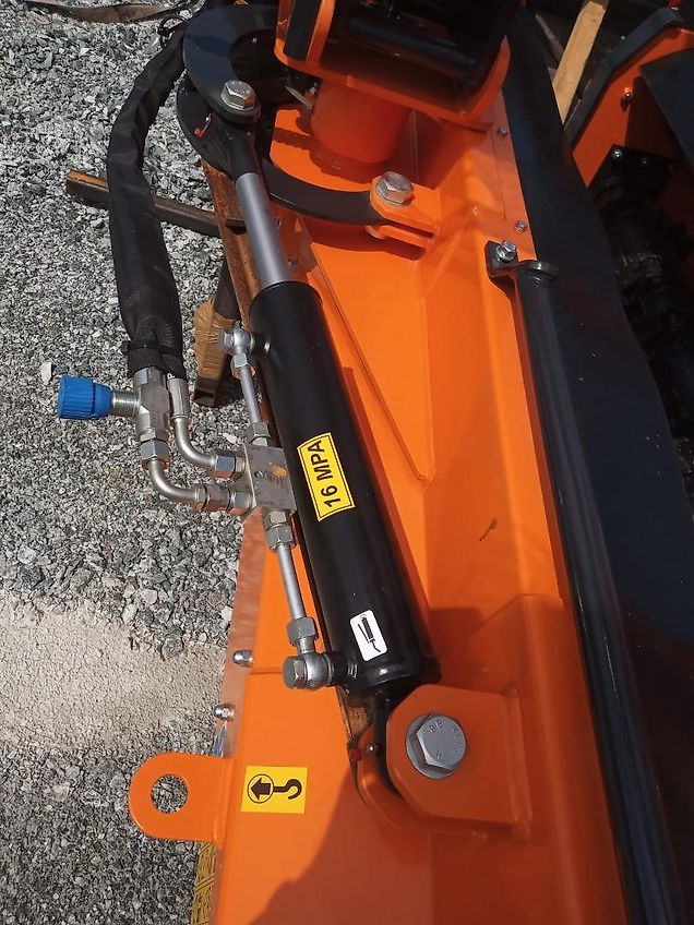 TALEX BÖSCHUNGSMULCHER LEOPARD RB 1,80 hintenseitlich Auslegelmulcher