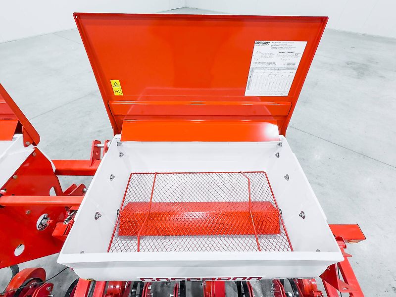 Gaspardo HP4 4-row inter-row cultivator, 2 x 160 l fertilizer hoppers, folding frame