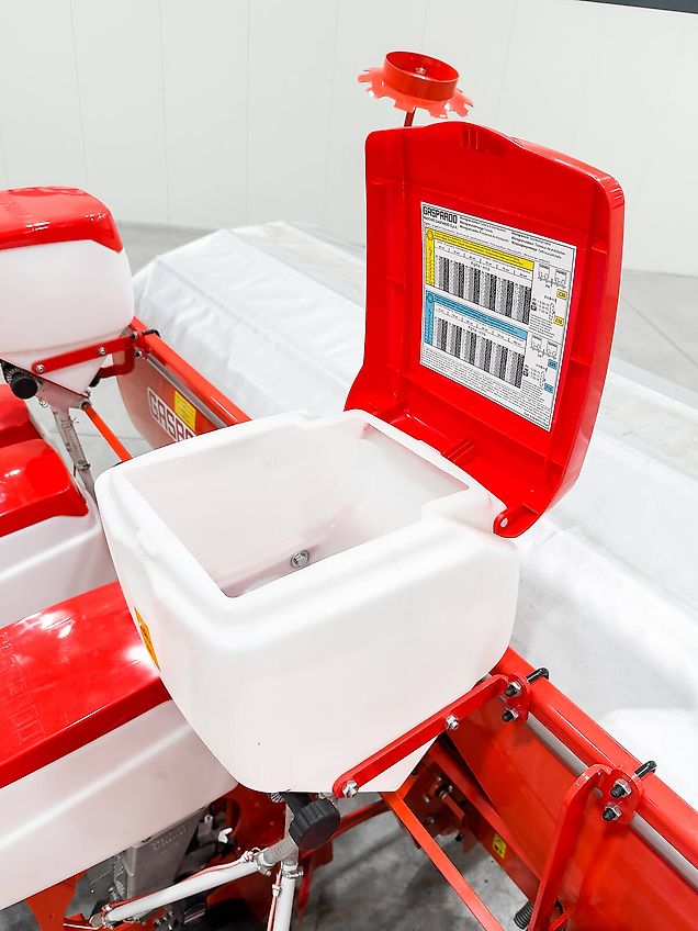 Gaspardo MTE Isotronic 6-row ISOBUS precision seed drill with mechanical microgranulate dispenser