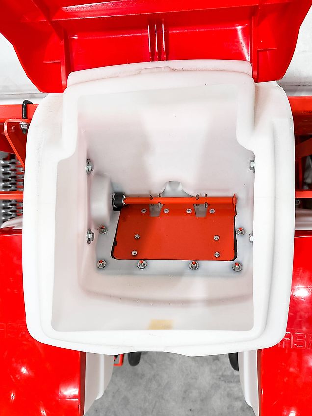 Gaspardo MTE Isotronic 6-row ISOBUS precision seed drill with mechanical microgranulate dispenser