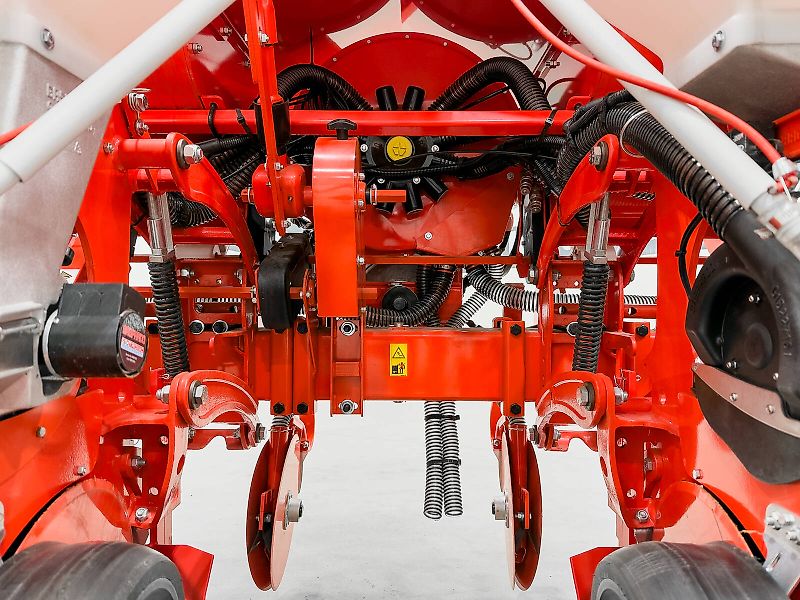 Gaspardo MTE Isotronic 6-row ISOBUS precision seed drill with mechanical microgranulate dispenser