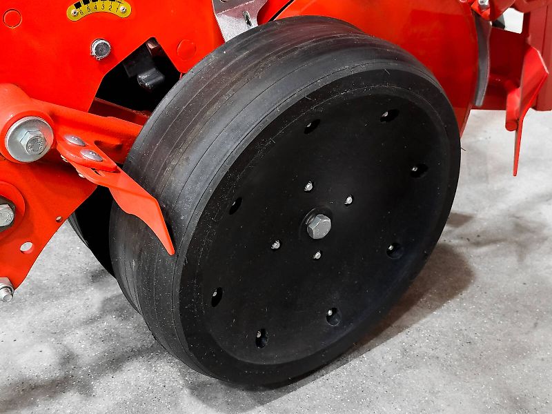 Gaspardo MTE Isotronic 6-row ISOBUS precision seed drill with mechanical microgranulate dispenser