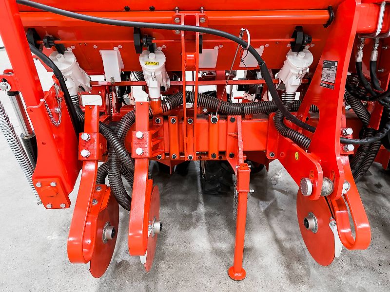 Gaspardo MTE Isotronic 6-row ISOBUS precision seed drill with mechanical microgranulate dispenser