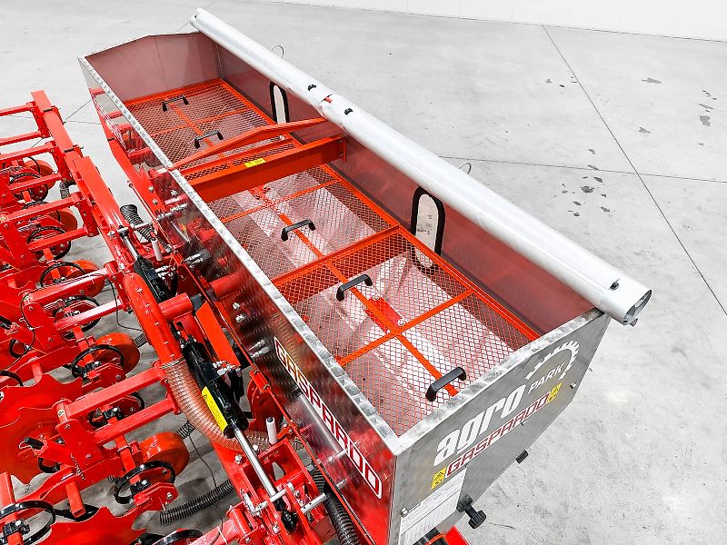 Gaspardo HS8 folding frame, 8-row inter-row cultivator