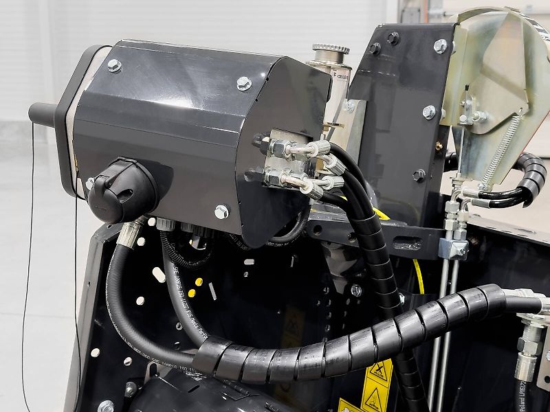 Capello Quasar R6 6 row (75 cm), foldable corn header for John Deere combines