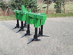 Amazone Ultrakurzgrubber TL 302 mit 6 Stilen Amazone TL für Fahrgassenlockerung mit 2 Stilen Seperate Tiefenführung aller 6 Stile Ideal als Vorlaufgrubber vor Kreiselegge Maisleger oder was alles noch mit Bearbeitet werden soll Baumschulpflanzung mit Grubber in