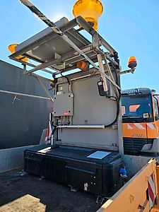 Nissen VLT LED 2014 Vorwarntafel Verkehrsleittafel Leittafel Verkehrssicherungsanhänger Verkehrsleitanhänger Sperrwand Horizont Nissen VLT LED 2014 Vorwarntafel Verkehrsleittafel Leittafel Verkehrssicherungsanhänger Verkehrsleitanhänger Sperrwand Horizont