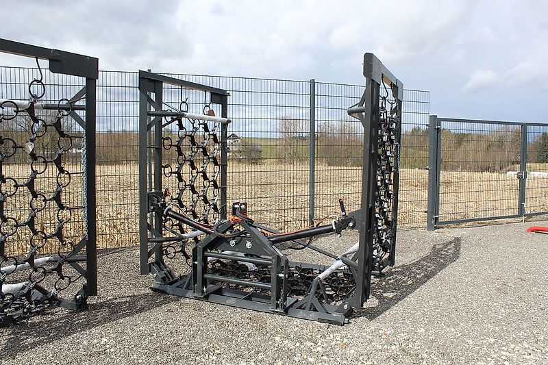 SAT Wiesenschleppe, Wiesenegge - Aktion