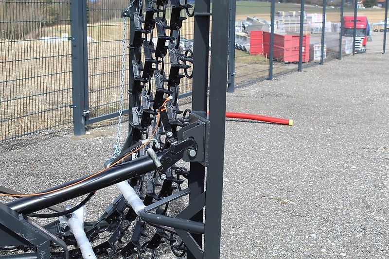 SAT Wiesenschleppe, Wiesenegge - Aktion