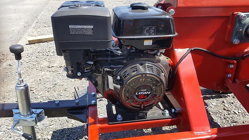 TOP-AGRO Walzen-Holzhackmaschine RTS-630 Offroadanhänger!!NEU!!