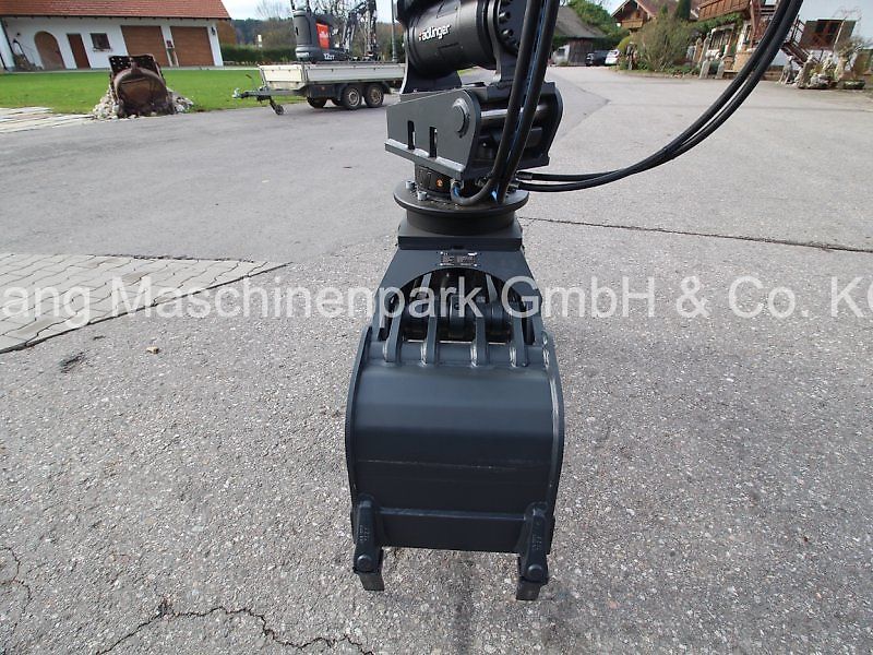 Menzi Muck UG 06 Universalgreifer