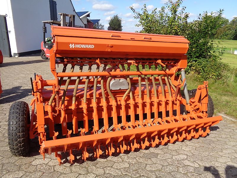 Howard Nachsaatgerät Howard Sämavator 235 cm Arbeitsbreite in Topzustand Frässmesser 54 mit Pakerwalze idea