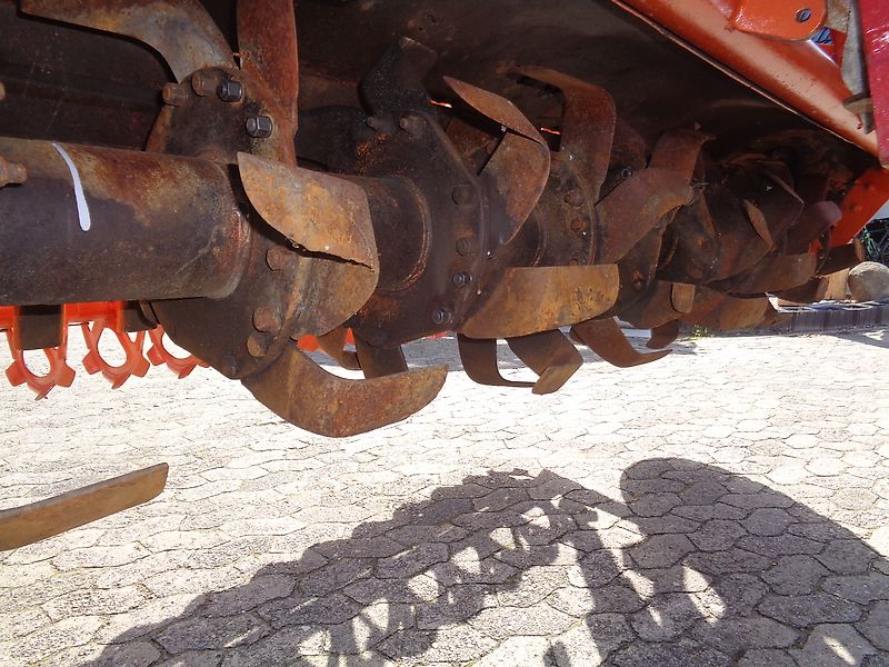 Howard Nachsaatgerät Howard Sämavator 235 cm Arbeitsbreite in Topzustand Frässmesser 54 mit Pakerwalze idea