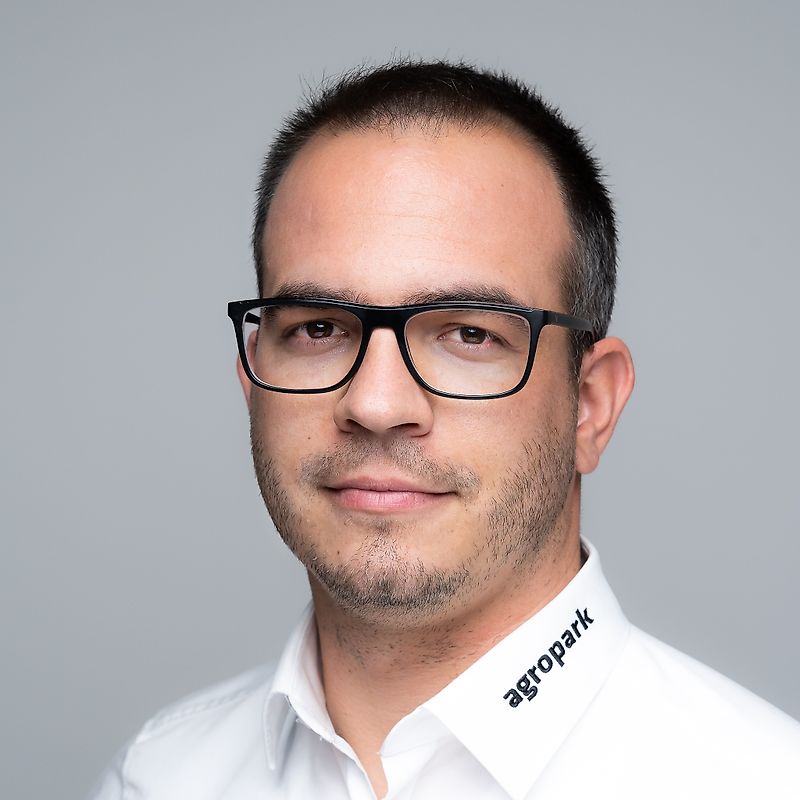 Kontaktpersona Kungs Jeno Revesz